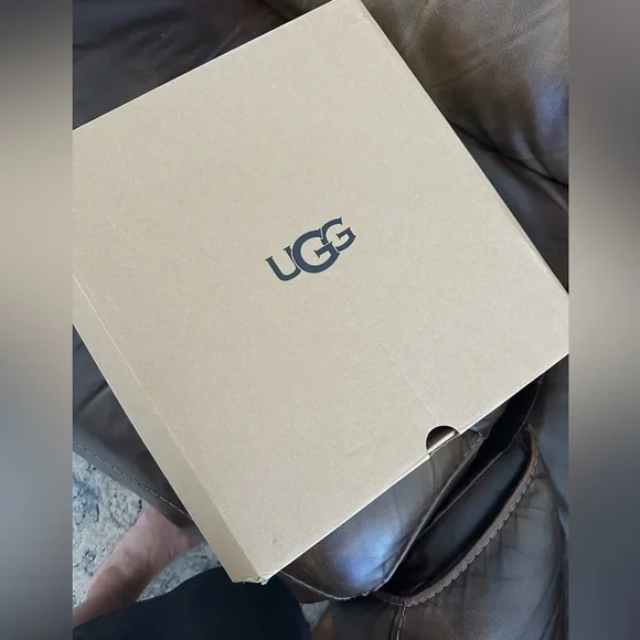 UGG Women's Classic Short Hybrid Boots Size 12 - Picture 7 of 7